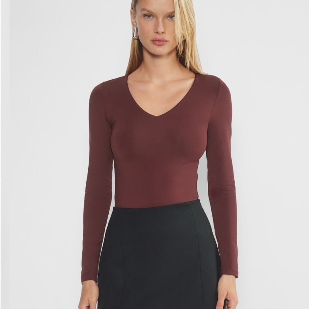 Aritzia Contour Long Sleeve Sumac maroon top